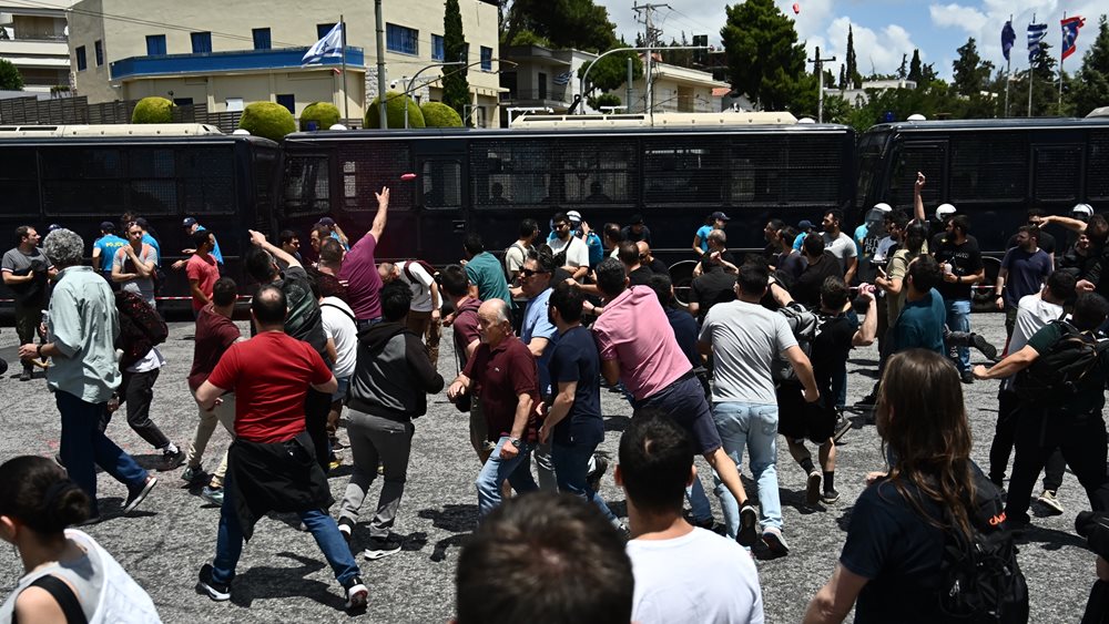 Συγκέντρωση μελών του Ρουβίκωνα έξω από την πρεσβεία του Ισραήλ - 57 προσαγωγές
