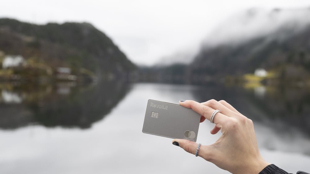 Revolut: Αφαιρεί τις πρόσθετες προμήθειες μετατροπής συναλλάγματος Σαββατοκύριακου στα προγράμματα Premium, Metal και Ultra