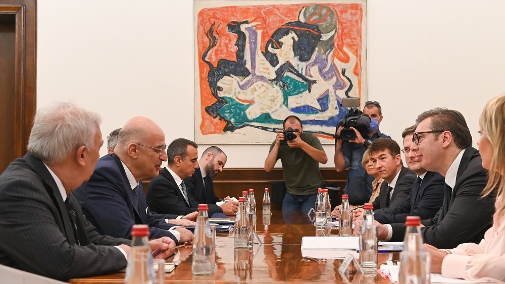 Συνάντηση με τον Βούτσις είχε ο Ν. Δένδιας στο Βελιγράδι