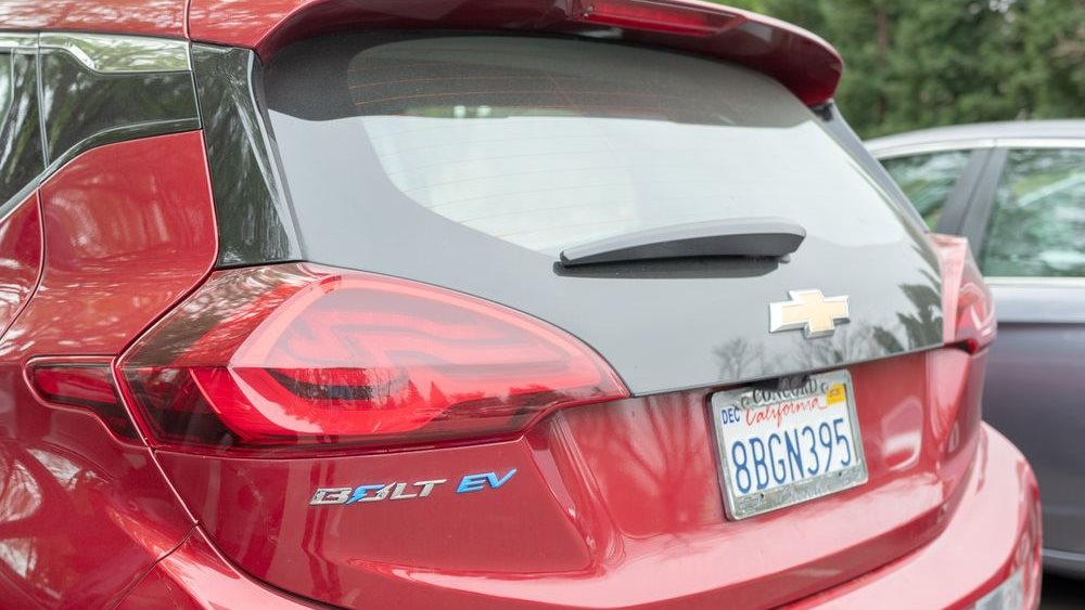 Ποιος φτιάχνει μπαταρίες ηλεκτρικών αυτοκινήτων που πιάνουν φωτιά