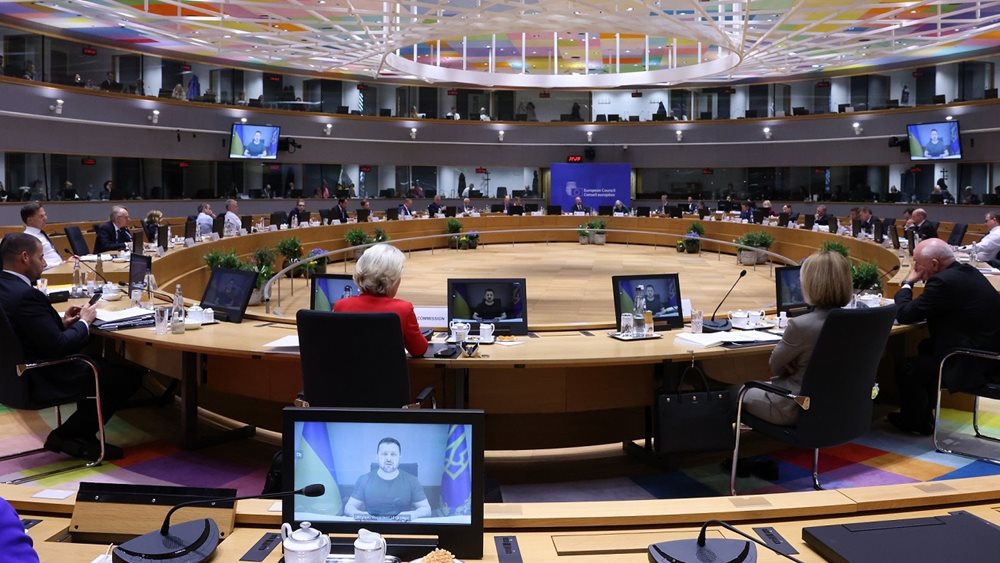 Bloomberg για Σύνοδο Κορυφής: Επείγουσα ανάγκη η Ε.Ε. να αλλάξει στάση