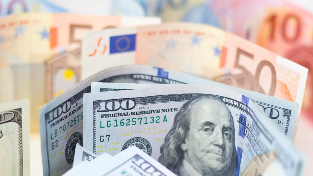Goldman Sachs, ING, Capital Economics: Πόσο κινδυνεύει το status του ευρώ – Πού θα πάει η ισοτιμία έναντι του δολαρίου
