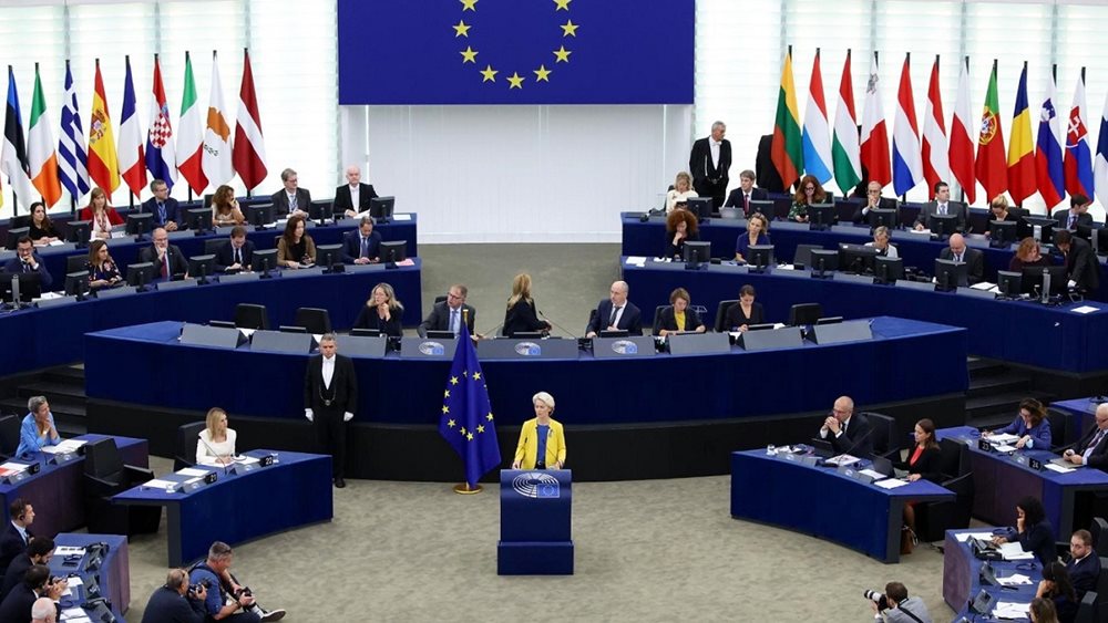 Φον ντερ Λάιεν: Με θάρρος και αλληλεγγύη, η Ευρώπη θα επικρατήσει και ο Πούτιν θα αποτύχει