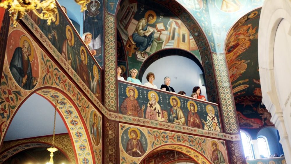 Μέλη του &quot;Ρουβίκωνα&quot; εισέβαλαν σε εκκλησία στην Αθήνα φωνάζοντας συνθήματα