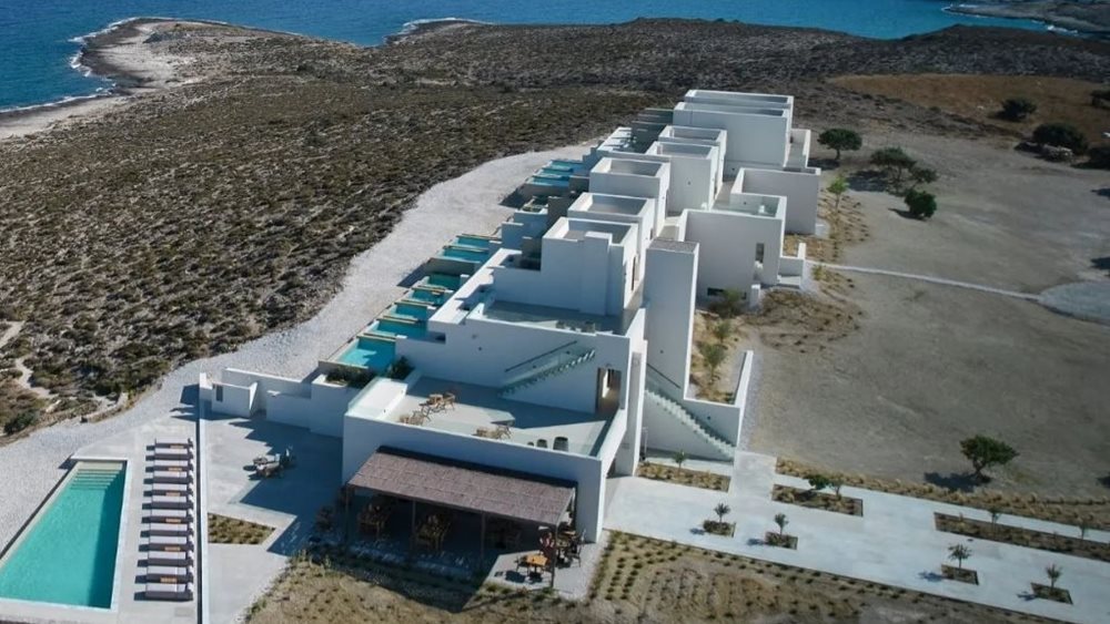 Τι λέει η V Tourism για την επέκταση του ξενοδοχείου Domes White Coast Milos στον Μύτακα Μήλου