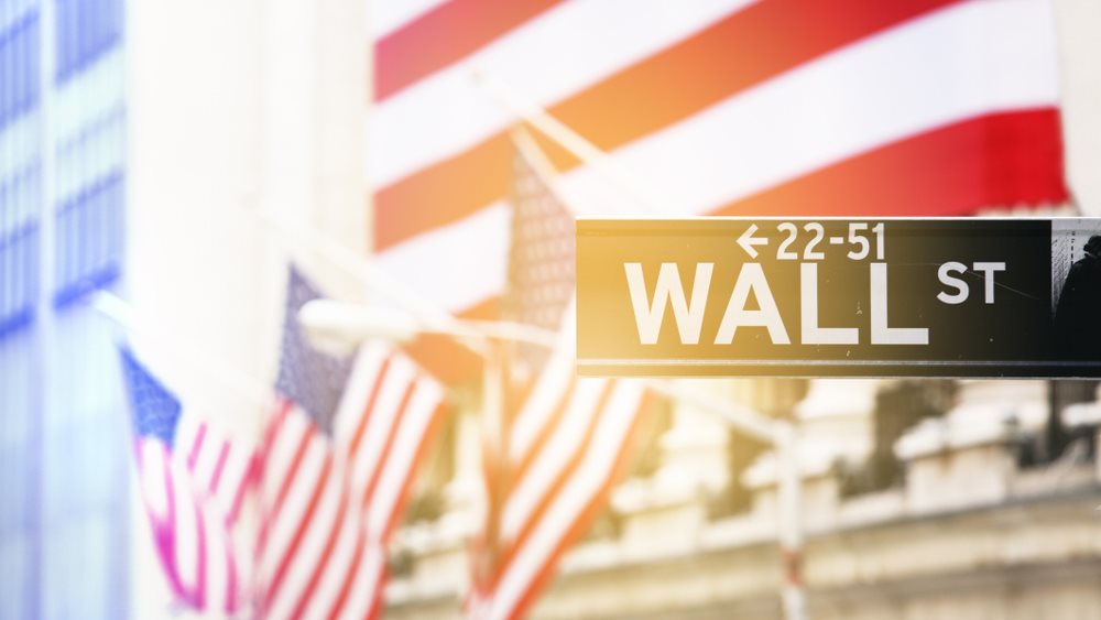 Σε νέα ιστορικά υψηλά Dow και S&amp;P με ώθηση από τα μάκρο