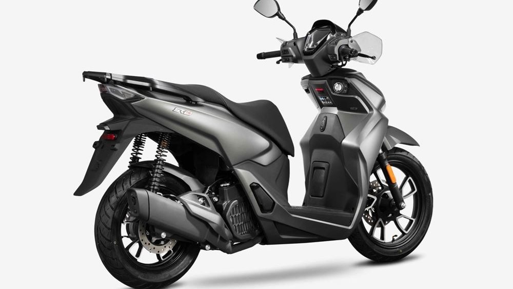 Κάτω από 2.700 ευρώ στην Ελλάδα νέο scooter με μεγάλους τροχούς