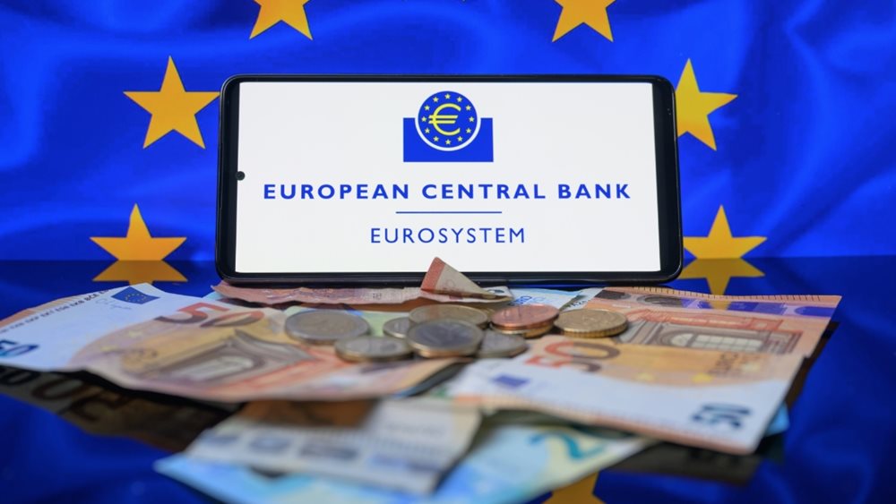 Στα 25α γενέθλιά του, το ευρώ χάνει έδαφος