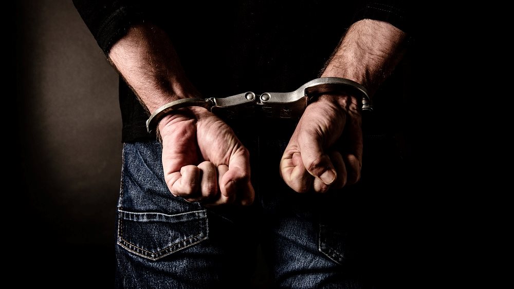 Συνελήφθη 38χρονος αλλοδαπός σε βάρος του οποίου εκκρεμούσε διεθνές ένταλμα σύλληψης