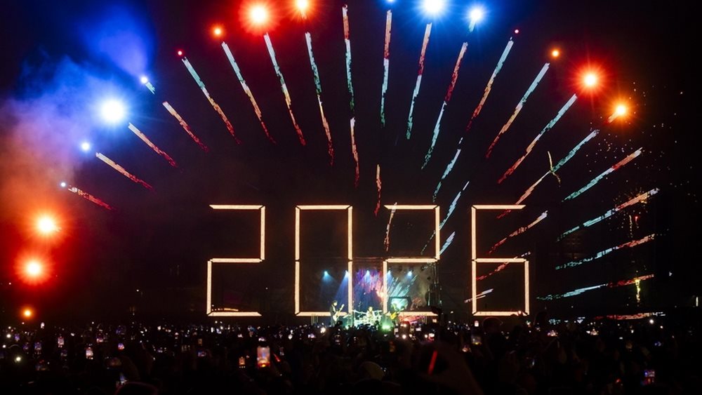 Η υφήλιος υποδέχεται το 2026