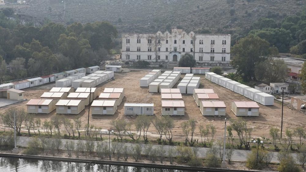 Εγκρίθηκε η ευρωπαϊκή χρηματοδότηση των €130 εκατ. για την κατασκευή των κλειστών κέντρων σε Σάμο, Λέρο και Κω&quot;