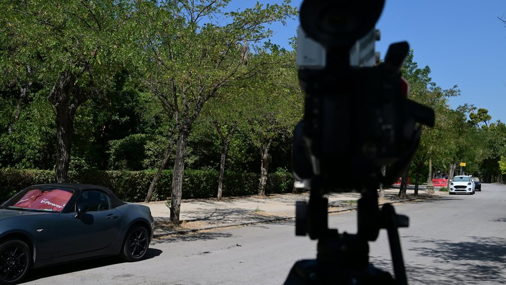 Αυτοπυρπολήθηκε 67χρονη γυναίκα έξω από την Αίγλη Ζαππείου