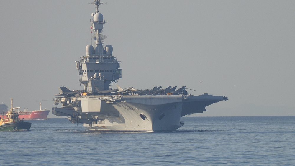 Στον Όρμο Φαλήρου το αεροπλανοφόρο "Σαρλ ντε Γκολ" - Λοράνς Αουέρ: Η ενδιάμεση στάση αποδεικνύει τη γαλλοελληνική στρατηγική συνεργασία