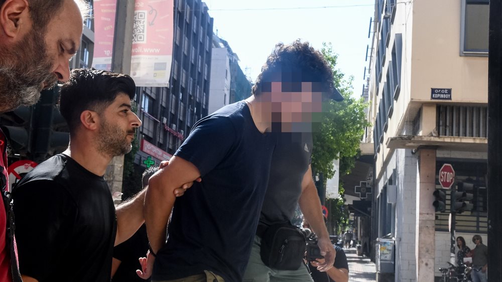 Φωτιά στην Πάτρα: &quot;Είμαι εθελοντής και όχι εμπρηστής&quot;, δήλωσε ο 25χρονος - Συνελήφθη και 21χρονος που πήγε να καταθέσει υπέρ του
