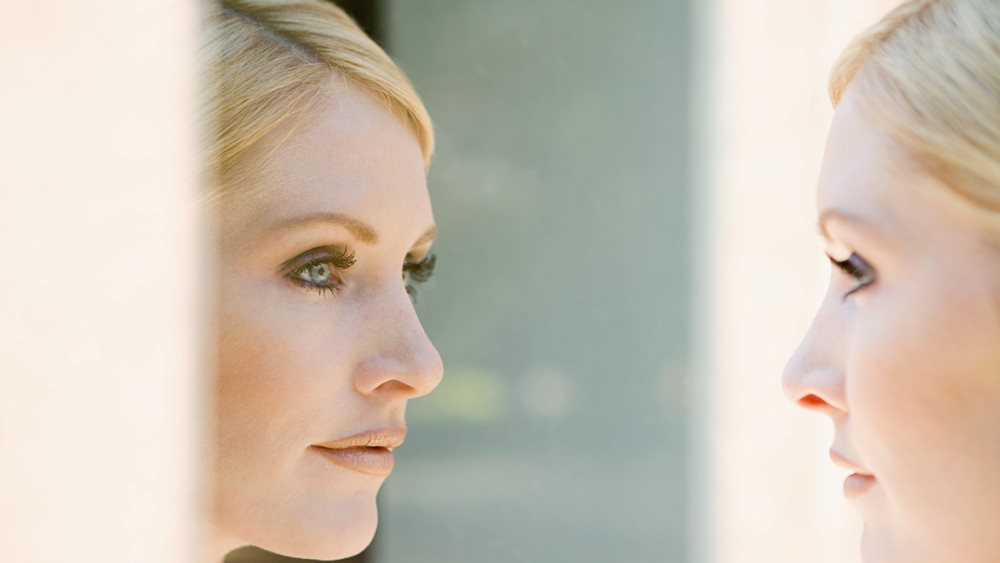 Έρευνα δείχνει πως όσο πιο ψηλή είναι η γυναίκα, τόσο περισσότερο κινδυνεύει να εμφανίσει καρκίνο του μαστού