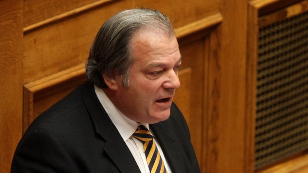 Κουκουλοφόροι επιχείρησαν να εισβάλουν στο γραφείο του Κ. Κατσίκη