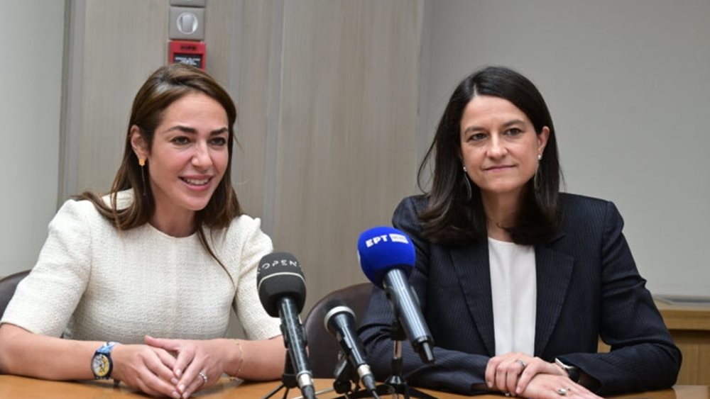 Παραδόθηκε το Υπ. Εργασίας από τη Δόμνα Μιχαηλίδου στη Νίκη Κεραμέως