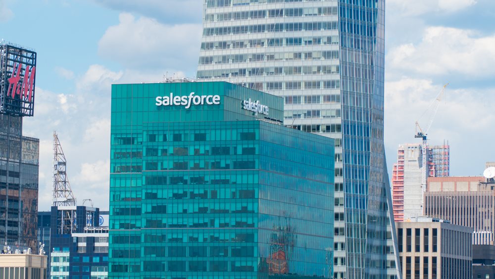 Η Salesforce μειώνει κατά 10% το προσωπικό της