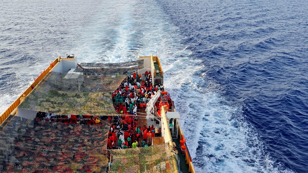 Στο λιμάνι του Πειραιά κατέπλευσε το &quot;Νήσος Σάμος&quot; με 466 μετανάστες από Λέσβο και Χίο