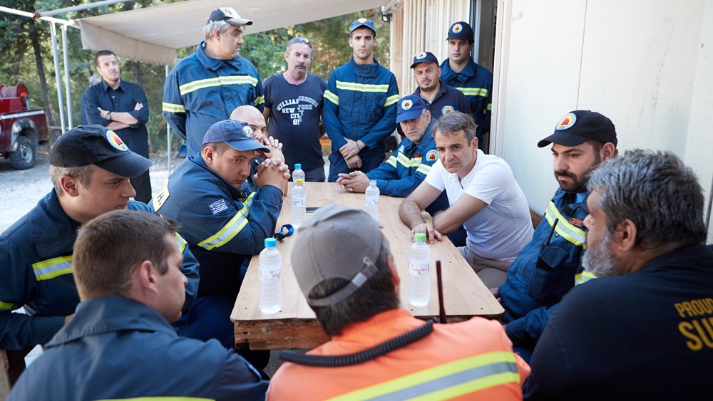 Στην Εύβοια ο Μητσοτάκης- Τι συζήτησε με τον Ευρωπαίο Επίτροπο
