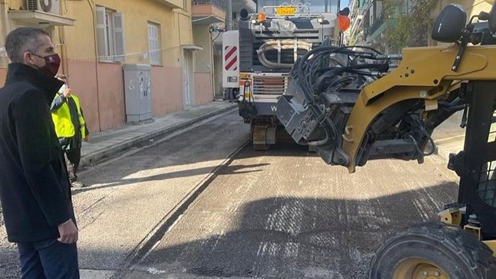Αυτοψία Μπακογιάννη στο μεγάλο έργο ασφαλτόστρωσης στα Κάτω Πατήσια