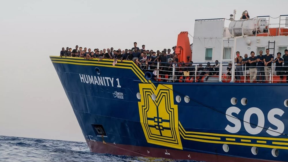 Γερμανία: Ζήτησε από την Ιταλία να επιτρέψει την αποβίβαση 104 ασυνόδευτων ανηλίκων από το πλοίο Humanity 1