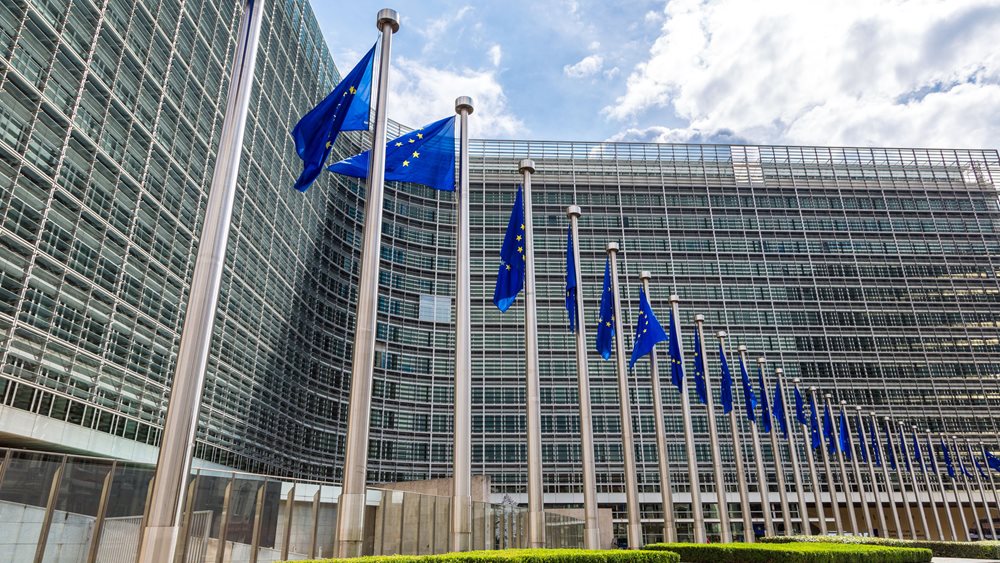 Εξηγήσεις για τους αφορολόγητους κοινούς λογαριασμούς ζητά η Ε.Ε. από την Ελλάδα