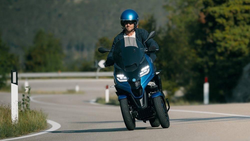 Νέα έκδοση για το δημοφιλές τρίτροχο scooter Piaggio MP3 με μικρότερο κινητήρα