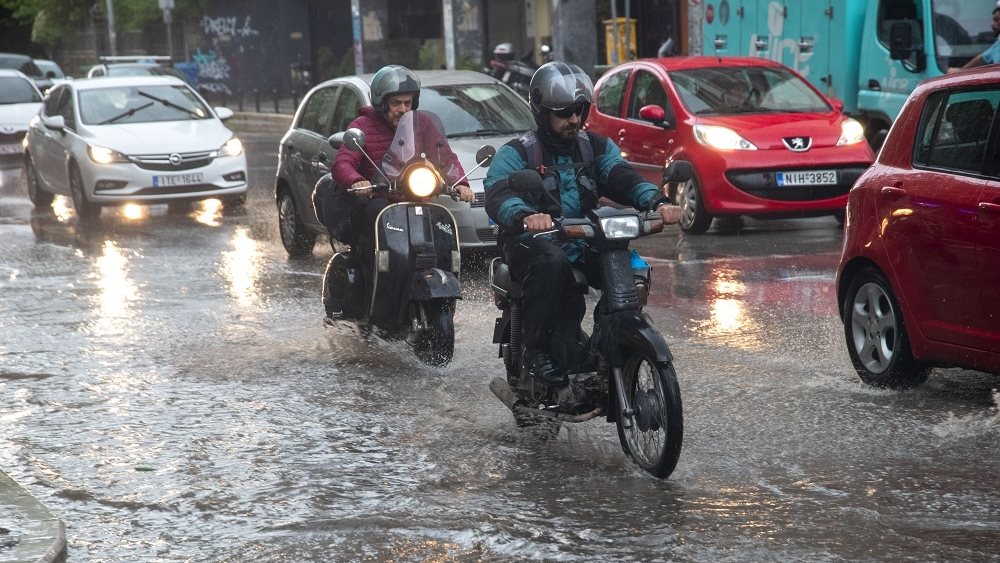 Βροχή και χαλάζι σε περιοχές της Θεσσαλονίκης
