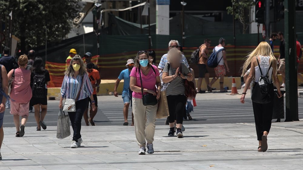 κορονοιος ανθρωποι  με μασκες Συνταγμα