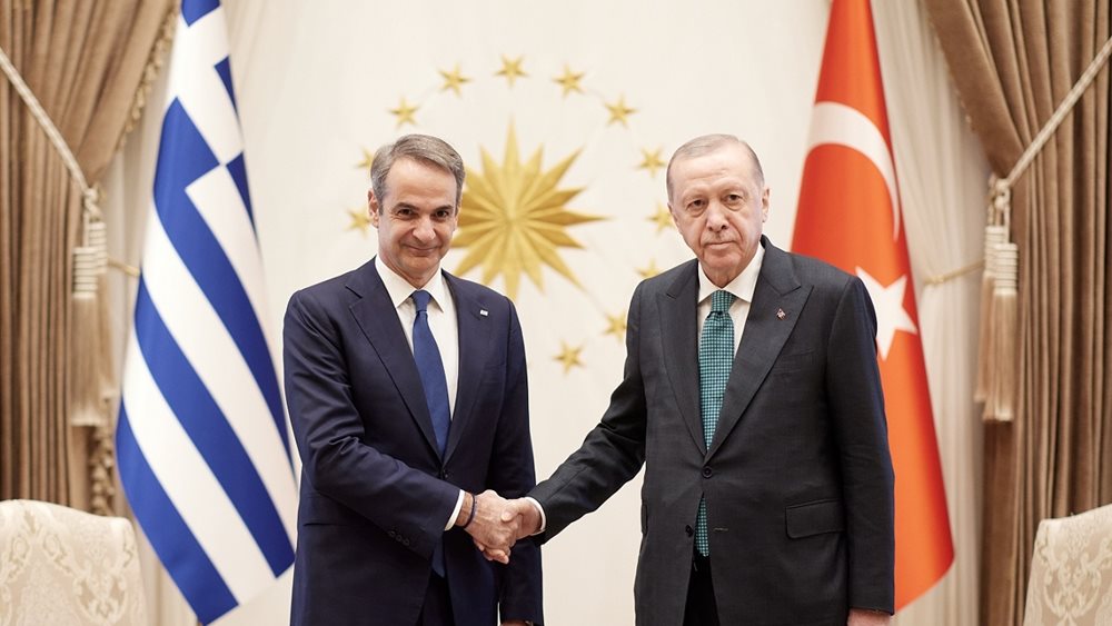 Τα "ήρεμα νερά", οι δίαυλοι και οι δομικές διαφορές