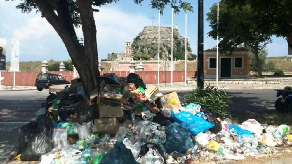 Σε &quot;ομηρία&quot; από χιλιάδες τόνους απορριμμάτων η Κέρκυρα