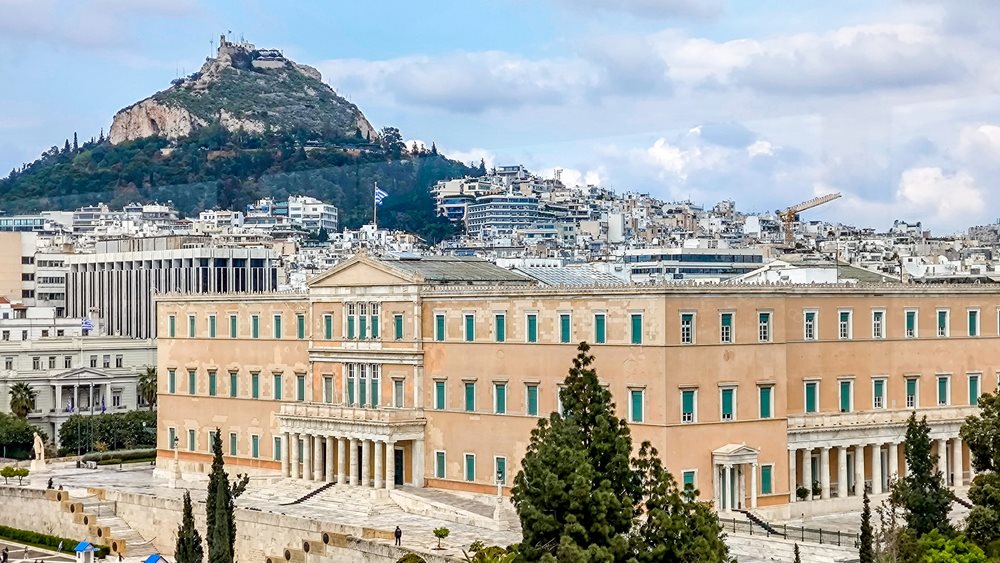 Τροπολογία: Επιτρέπεται η σύσταση εταιρειών από συγγενείς πολιτικών προσώπων σε συνεργάσιμες φορολογικά χώρες του εξωτερικού