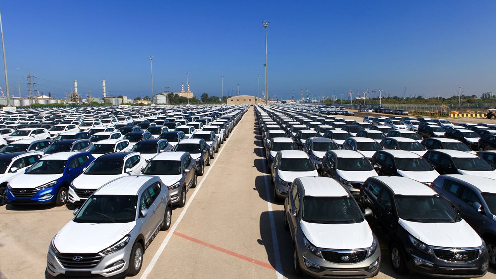 Low flights in car sales with -5.7% in the four months