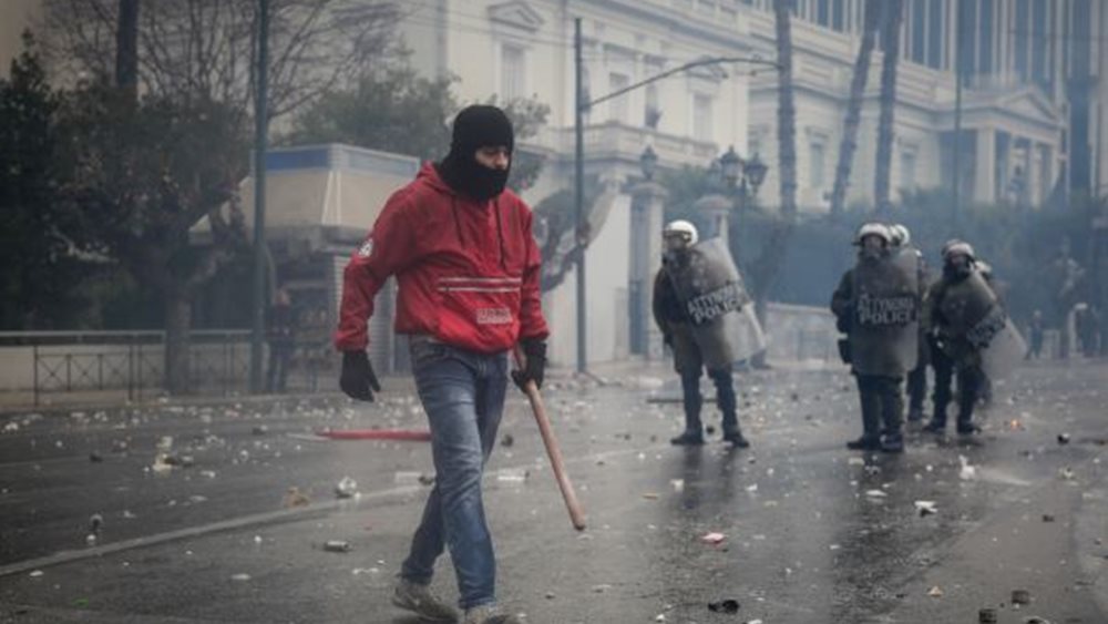 Επίθεση από "ακραία στοιχεία" καταγγέλλει συνεργείο της ΕΡΤ