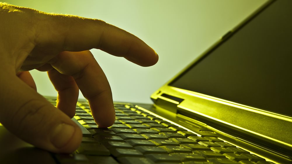 e-shopping: Τίναξαν την μπάνκα οι Έλληνες καταναλωτές