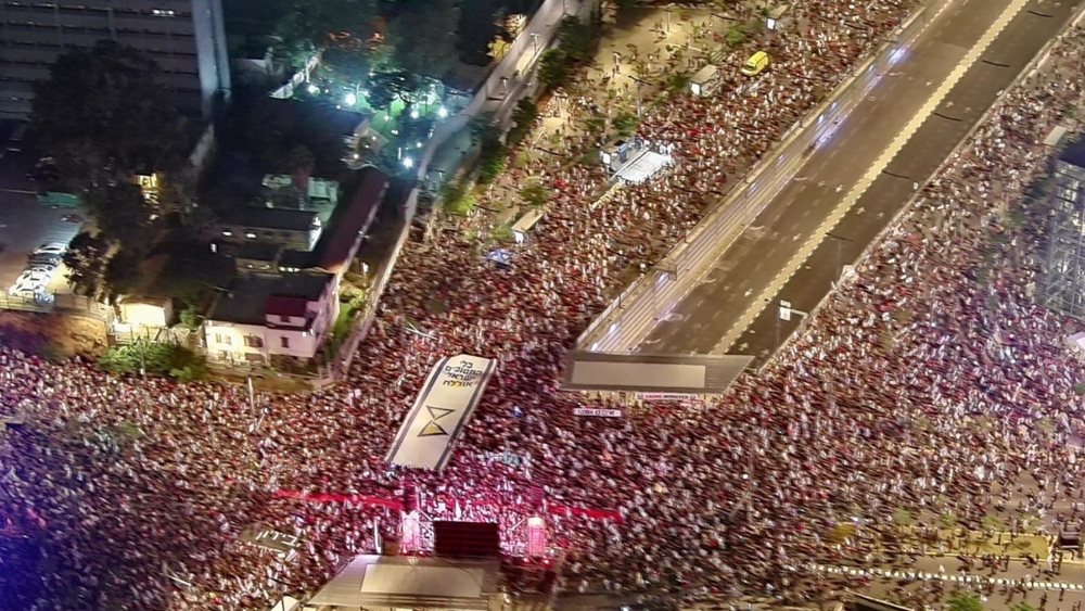 Χιλιάδες Ισραηλινοί διαδηλώνουν στο Τελ Αβίβ ζητώντας επιστροφή των ομήρων από τη Γάζα και πρόωρες εκλογές