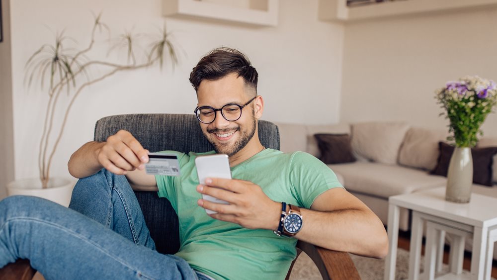 Visa: Συμβουλές για ασφαλείς συναλλαγές εν όψει των εορταστικών αγορών – Τι αναφέρει νέα έκθεση