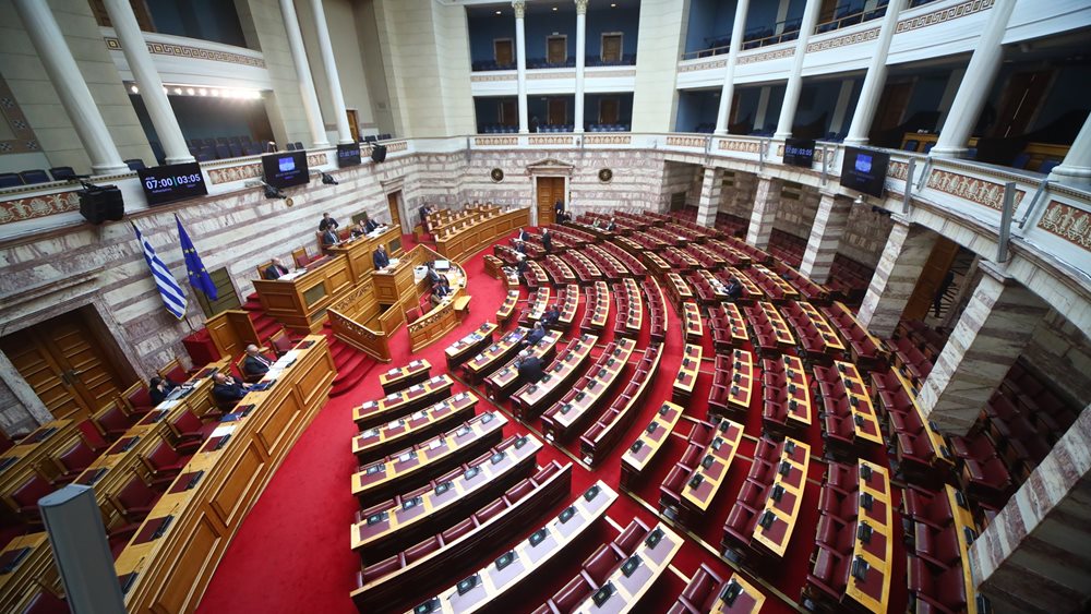 Προϋπολογισμός 2026 - αντιπολίτευση: Η κυβέρνηση &quot;αυτοθαυμάζεται&quot; αλλά οι εργαζόμενοι την έχουν καταλάβει