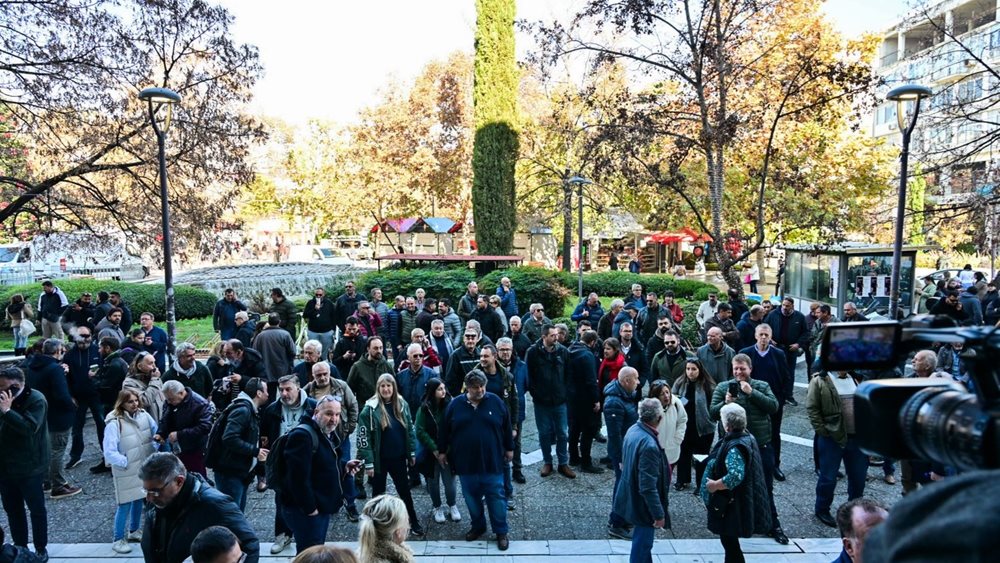 Λάρισα: Προθεσμία έλαβαν οι δύο συλληφθέντες αγρότες για τα επεισόδια - Συγκέντρωση έξω από τα δικαστήρια