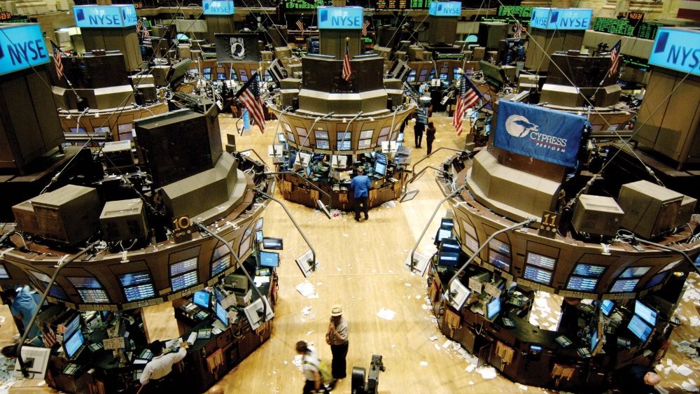 &quot;Βυθίζεται&quot; η Wall: Πάνω από 2.000 μονάδες χάνει ο Dow Jones