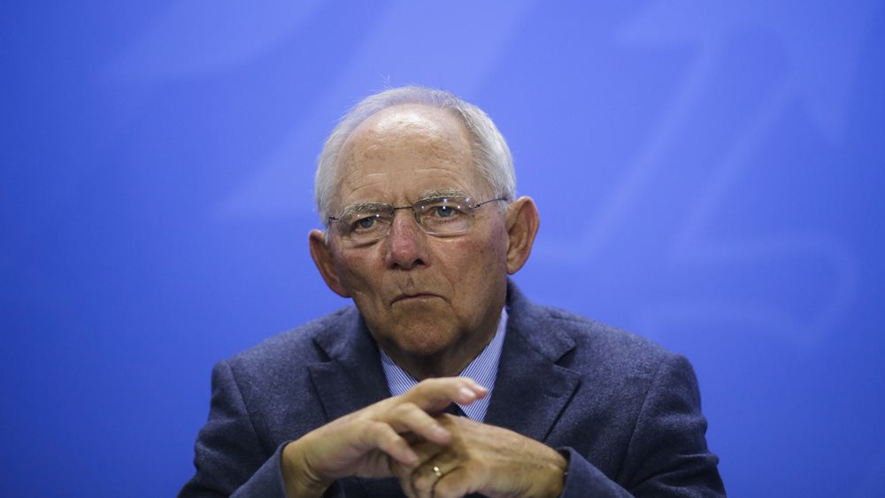 "Συμβιβαστική" λύση στο Eurogroup που θα ξεκλειδώσει τη δόση βλέπει ο Schaeuble