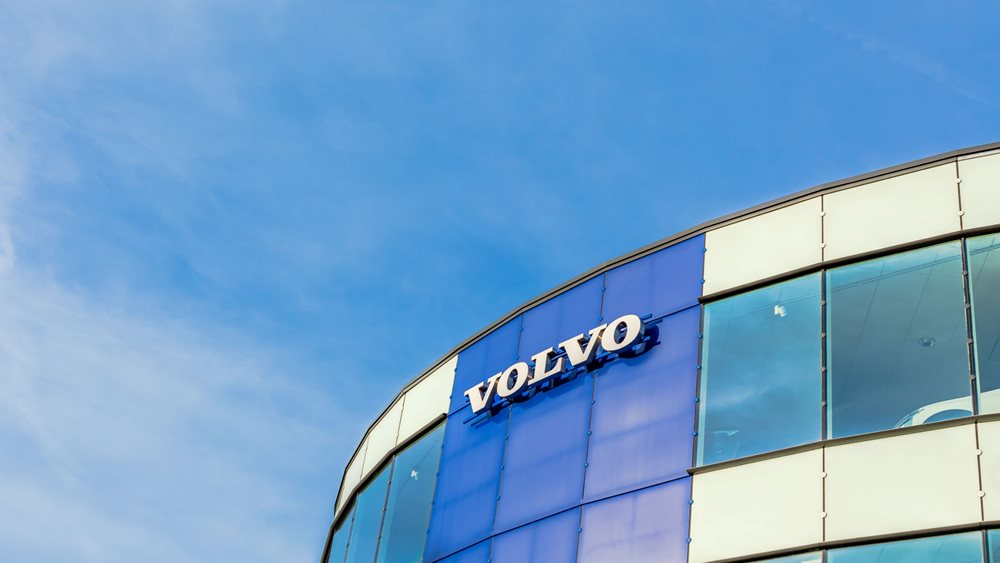 Volvo: Ισχυρό πλήγμα στη λειτουργική κερδοφορία τριμήνου από τα αυξημένα κόστη