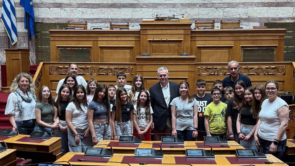 Μ. Χαρακόπουλος προς μαθητές που επισκέφθηκαν τη Βουλή: Η δημόσια παιδεία είναι κεκτημένο, το οποίο καλό είναι να το αξιοποιούμε, ώστε να αποκτήσουμε εφόδια στη ζωή μας