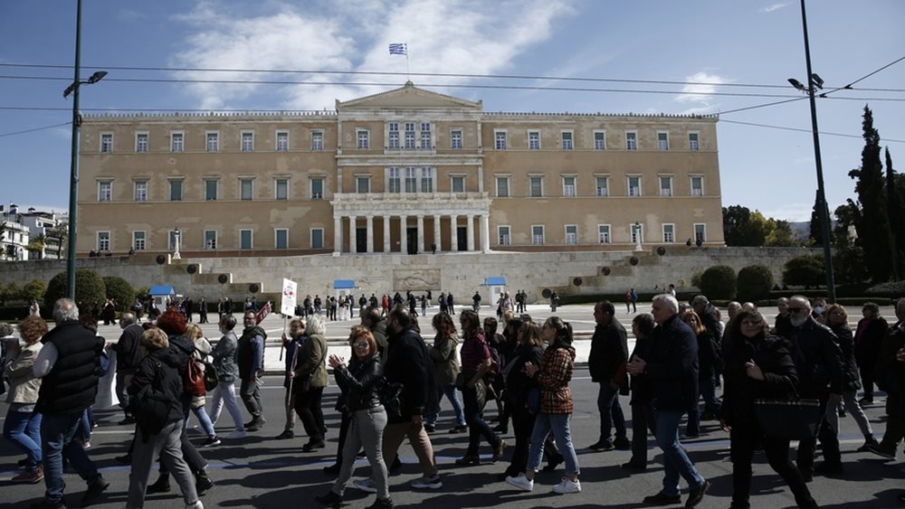 Αναλογιστική Αρχή: Στα 63,5 από 62 σήμερα το όριο συνταξιοδότησης με 40ετία