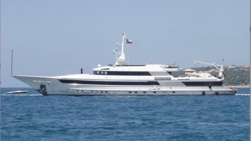 Επαγγελματικό τουριστικό σκάφος βυθίστηκε στη Λευκάδα μετά από πυρκαγιά