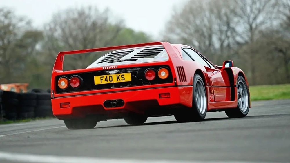 Ferrari: Αυξάνει τις τιμές έως και 10% για να αντιμετωπίσει τους δασμούς Τραμπ