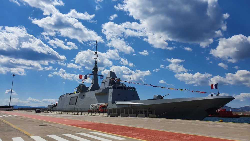 Στο λιμάνι του Πειραιά η γαλλική φρεγάτα Languedoc