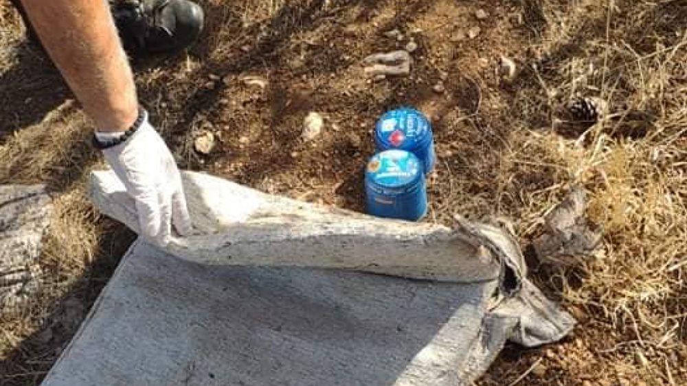 Άγνωστοι τοποθέτησαν γκαζάκια σε είσοδο πολυκατοικίας στη Γλυφάδα