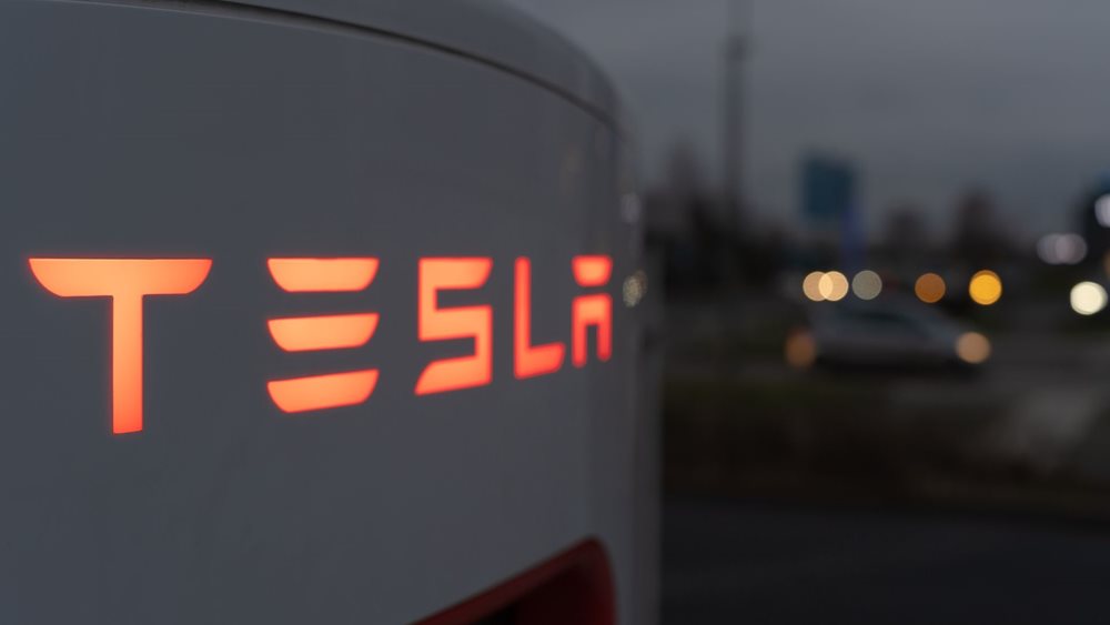 Tesla: Υποχώρησαν κέρδη και έσοδα - Θα παρουσιάσει νωρίτερα κάποια οχήματα